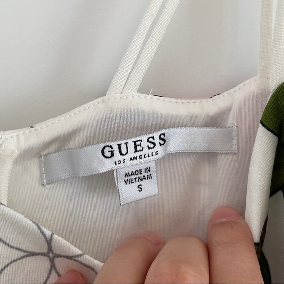 Guess floral romper size small - Picture 6 of 11